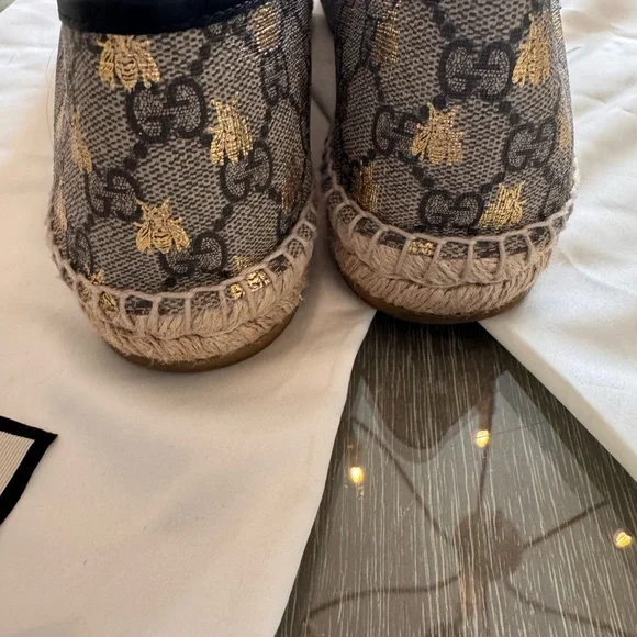 Gucci BEE Espadrilles with Gold Bee Pattern - Picture 3 of 9